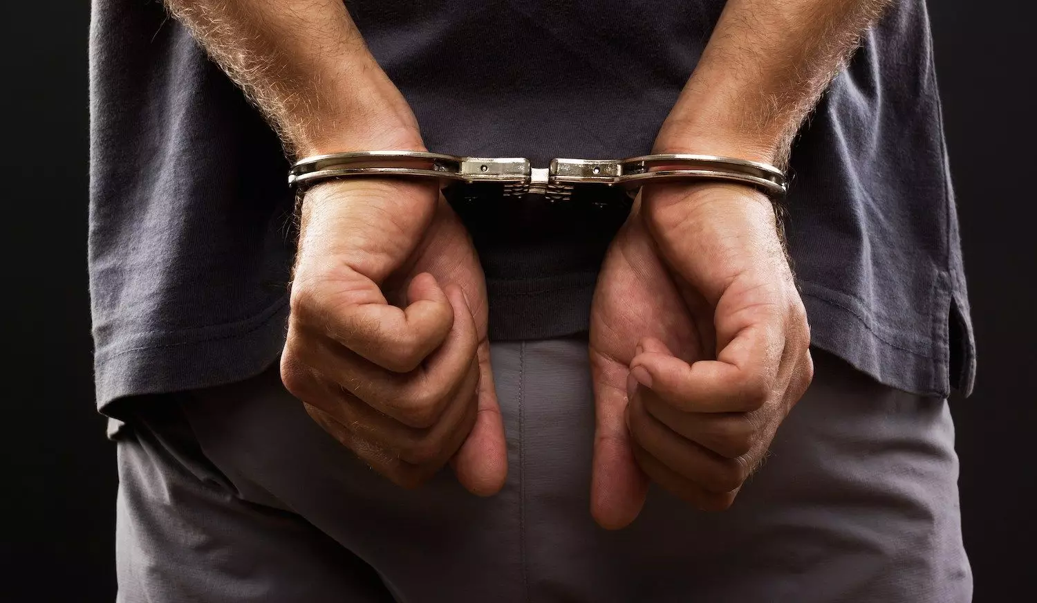 Homem com mandado de prisão por crime grave é preso