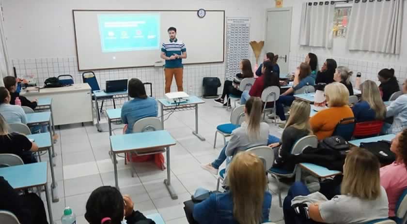 Profissionais de educação recebem capacitação sobre autismo e outros transtornos do neurodesenvolvimento