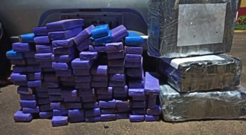 Menor dirigindo automóvel é apreendido com mais de 100 kg de maconha