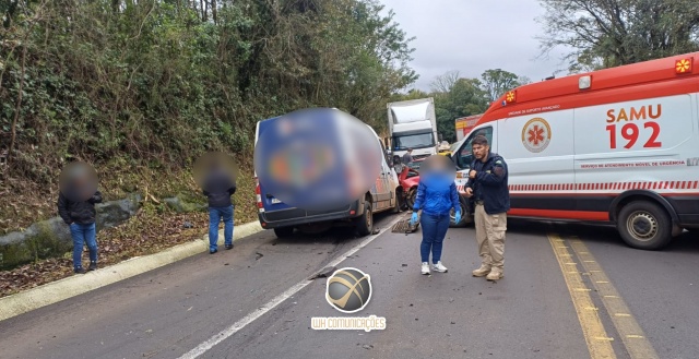 Colisão entre cinco veículos deixa um morto e interdita a BR-282