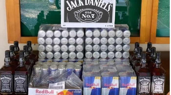 Polícia Militar apreende bebida alcóolica e energéticos