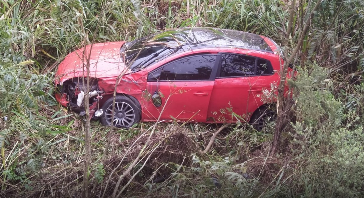 Três veículos se envolvem em acidente na BR-282