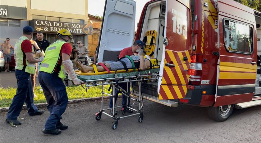 Idosa sofre ferimentos após ser atropelada no centro de São Miguel do Oeste