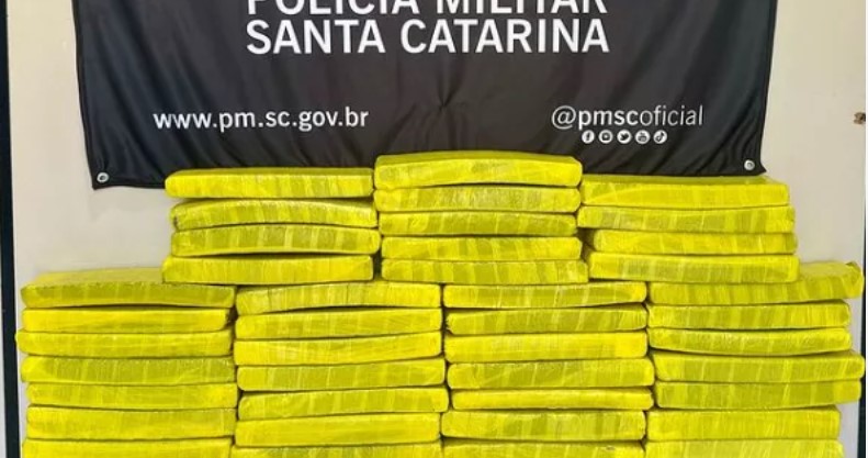 Policiais encontram 31,6 kg de maconha durante fiscalização em SC