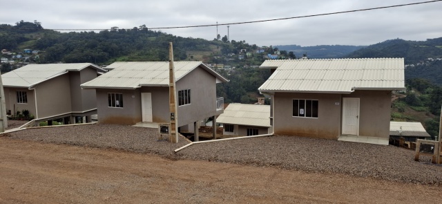 Ação do Ministério Público resulta na entrega de novas moradias e realocação de 22 famílias que viviam em área de risco