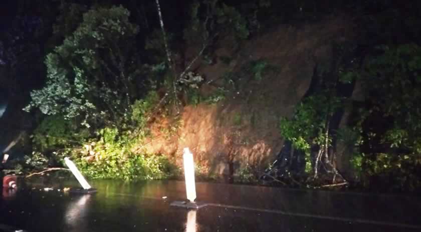 BR-376 é totalmente interditada após deslizamentos no PR