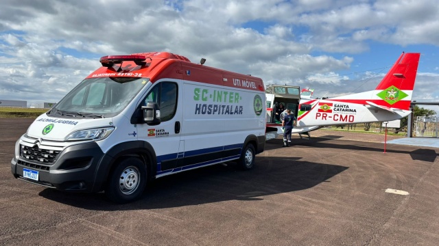 Serviço de transporte inter-hospitalar completa um ano e apoia voo aeromédico