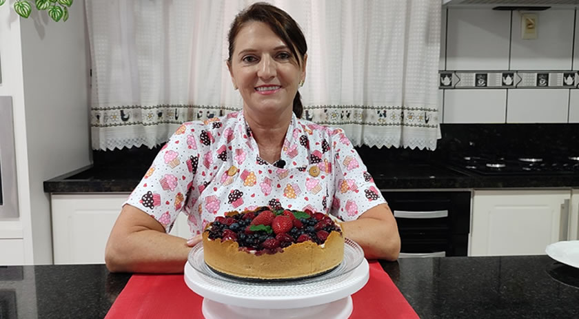 Dete ensina a fazer torta de frutas vermelhas com cream cheese