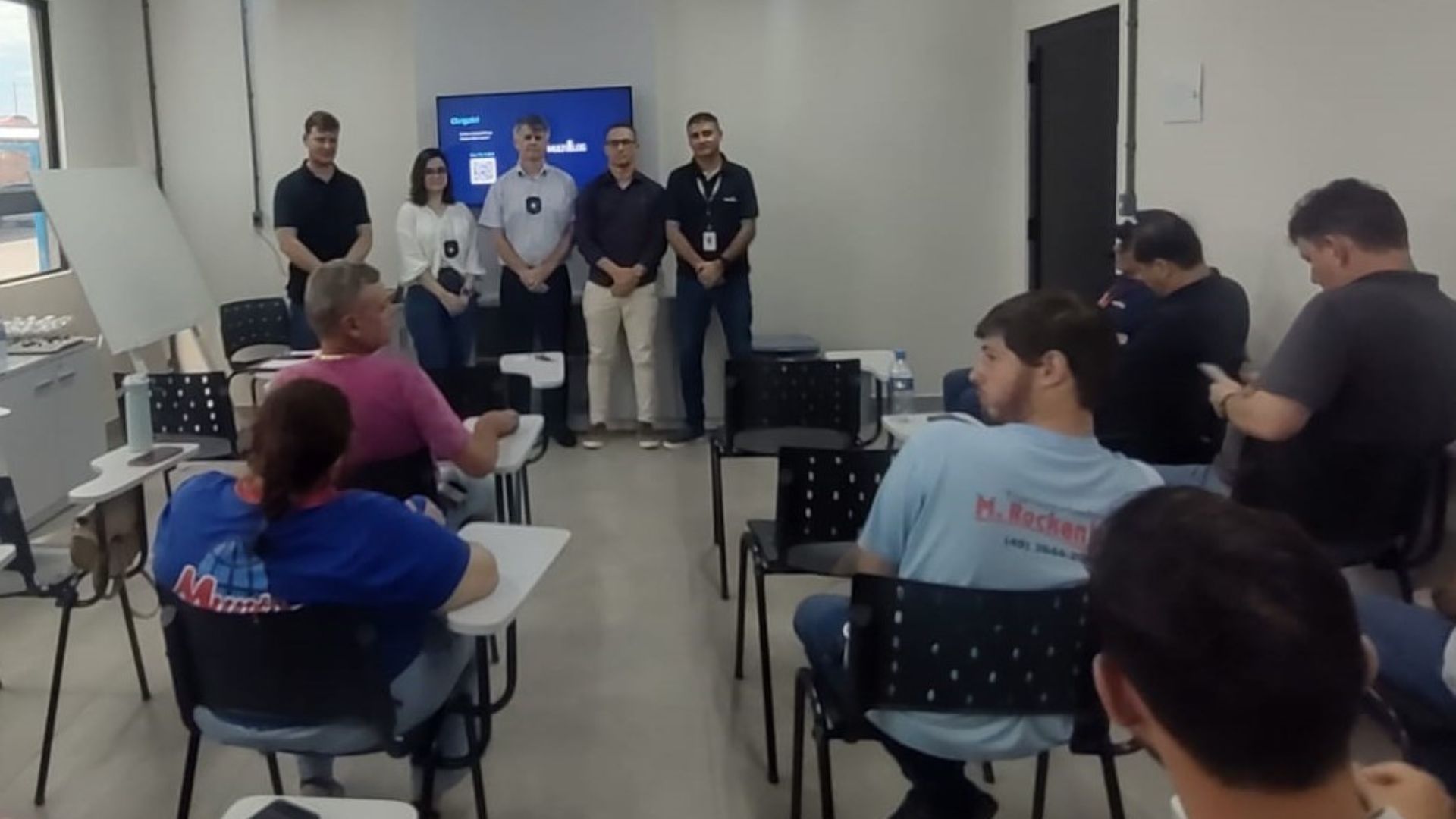 Reunião na Multilog trata pauta apresentada pelo núcleo de comércio exterior