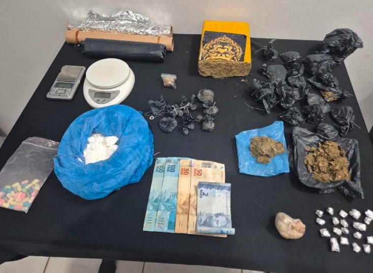 Polícia Militar apreende mais de 1,3 kg de drogas durante abordagem