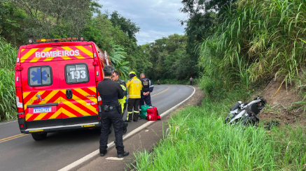 Motociclista sofre traumatismo craniano e é resgatado de helicóptero na SC-157