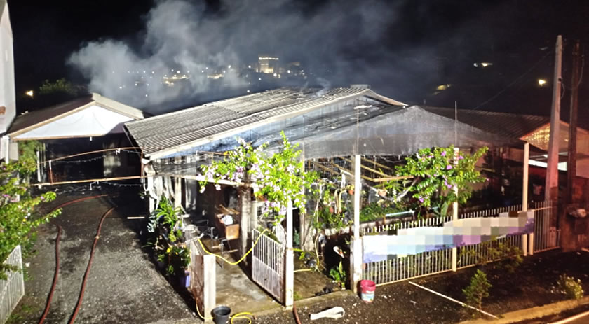Bombeiros controlam fogo em duas edificações