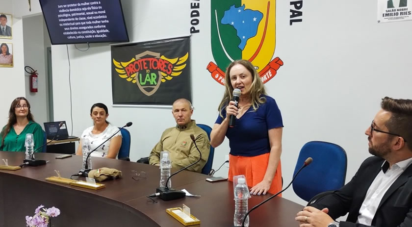 Projeto Protetores do Lar, do Programa Rede Catarina de Proteção à Mulher da Polícia Militar de Santa Catarina, forma 22 alunos