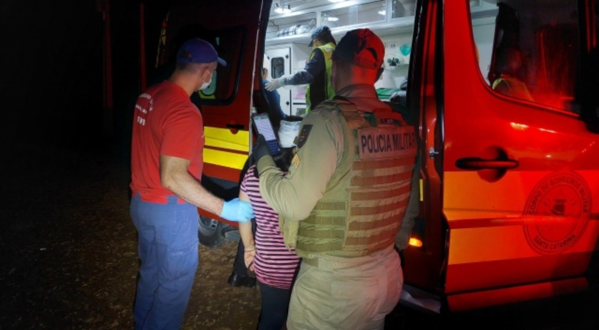 Gestante e outras duas pessoas ficam feridas com golpes de arma branca no interior de Descanso