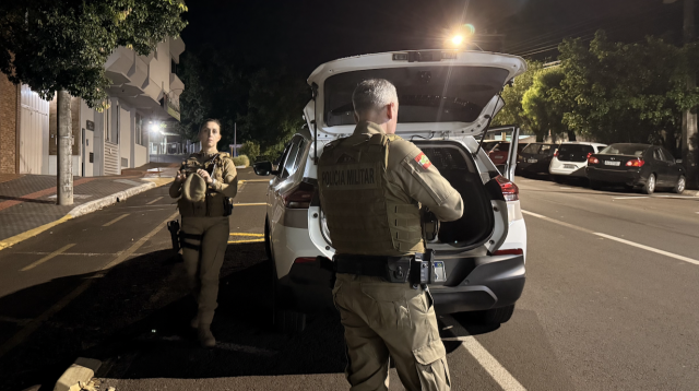 Jovem é preso por embriaguez ao volante após bater em carro estacionado no Centro
