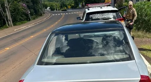 Polícia prende homens por tráfico e roubo após abordagem