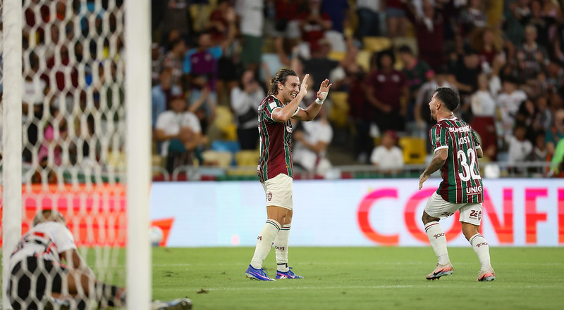 Fluminense vence o São Paulo no Maracanã e encosta nos líderes do Brasileirão