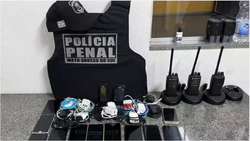Operação apreende mais de mil celulares em presídios do país