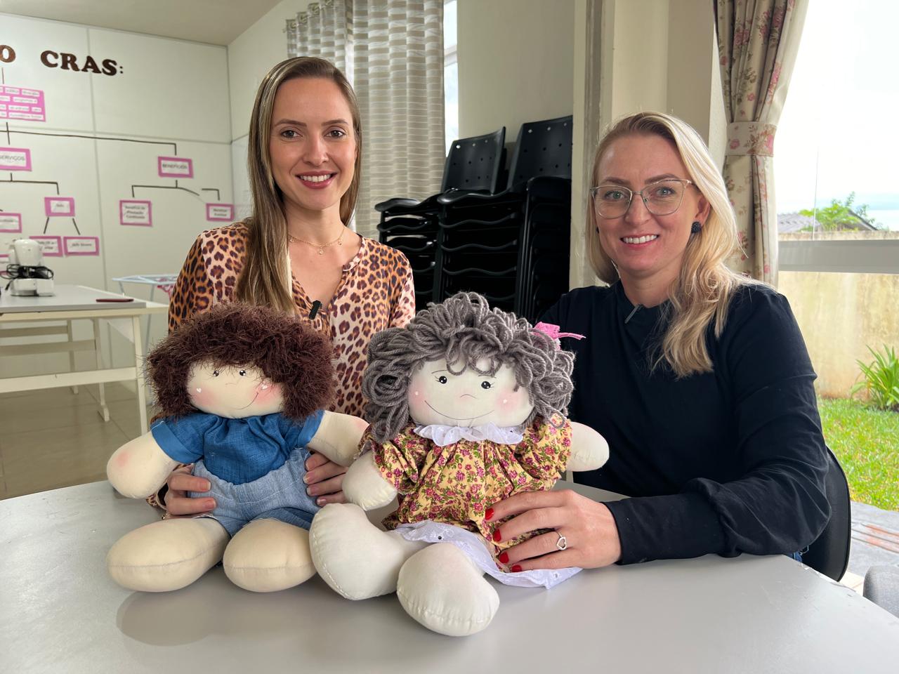 CRAS realiza  atividade "Construção do EU" com objetivo de despertar o interesse e as lembranças dos idosos