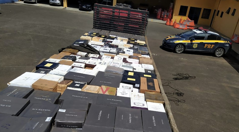 Motorista é preso em SC com mais de 3,5 mil garrafas de vinho argentino