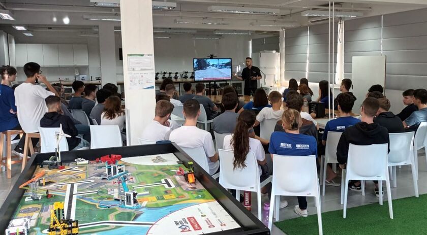 Repórter do Portal São Miguel fala sobre dicas de reportagem com alunos da Escola “S”