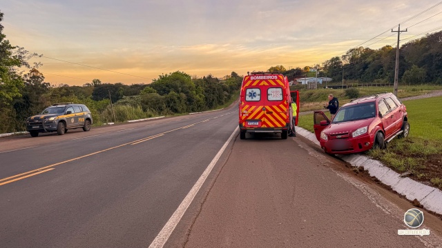 Saída de pista deixa mulher ferida na BR-163