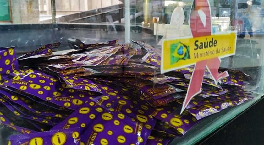 Cerca de 60% dos brasileiros acima de 18 anos afirmam não usar preservativo nenhuma vez em relações sexuais