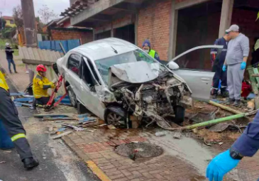 Acidente entre dois carros deixa quatro vítimas em SC