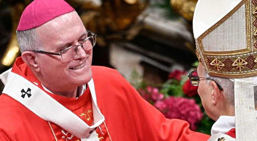Arcebispo de Chapecó recebe pálio das mãos do Papa Leão XIV em cerimônia no Vaticano