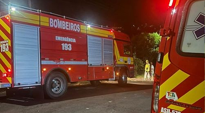 Bombeiros resgatam homem com perna presa em buraco de assoalho no Oeste