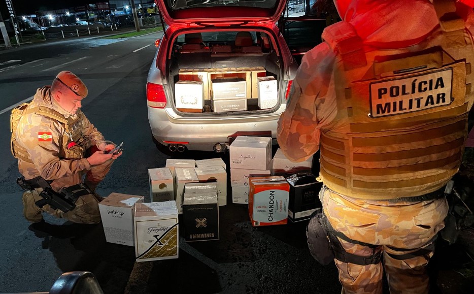 PM apreende dois carregamentos de vinhos contrabandeados da Argentina em menos de uma hora