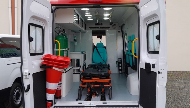 Santa Catarina recebe primeira ambulância projetada no Brasil para atender obesos