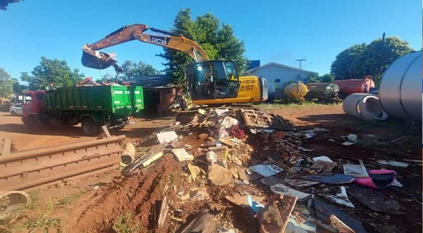 Campanha recolhe 21 metros cúbicos de móveis e inservíveis