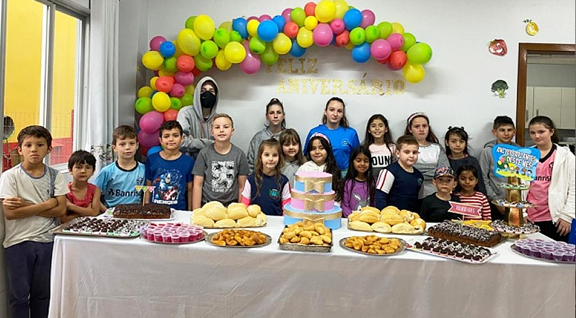 Crianças do SCFV comemoram aniversários