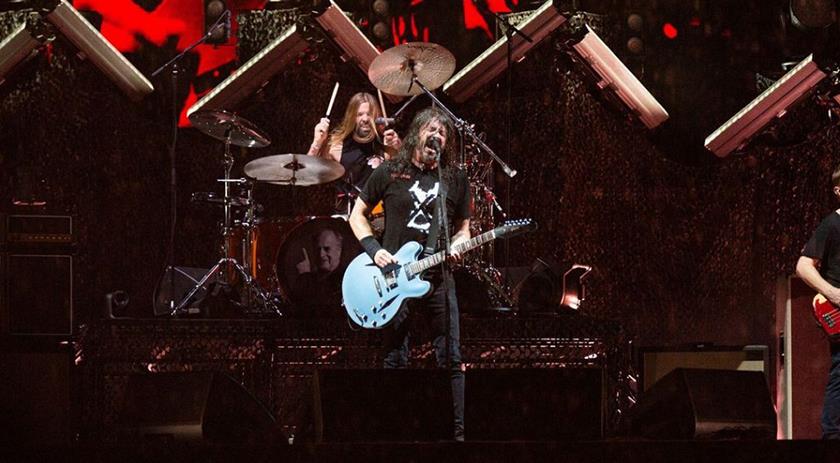 Baterista do Foo Fighters usou opioides, maconha e antidepressivos, diz relatório
