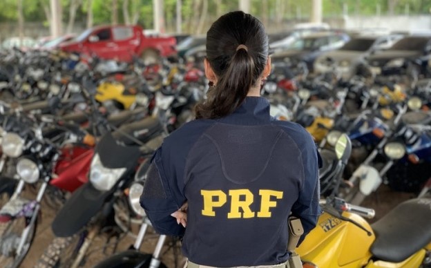 PRF realiza leilão de veículos apreendidos em SC com lances a partir de R$ 250