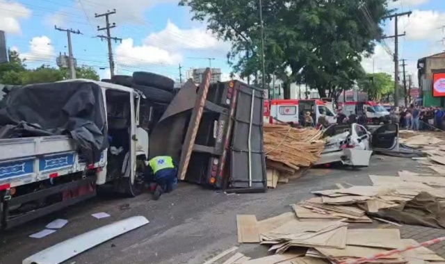 Réu por 20 tentativas de homicídio, motorista de carreta sem freio consegue liberdade