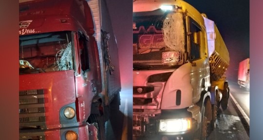 Motoristas sofrem ferimentos leves após colisão lateral entre caminhões na BR-282