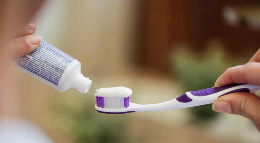 Anvisa libera creme dental da Colgate, mas alerta para reações indesejáveis