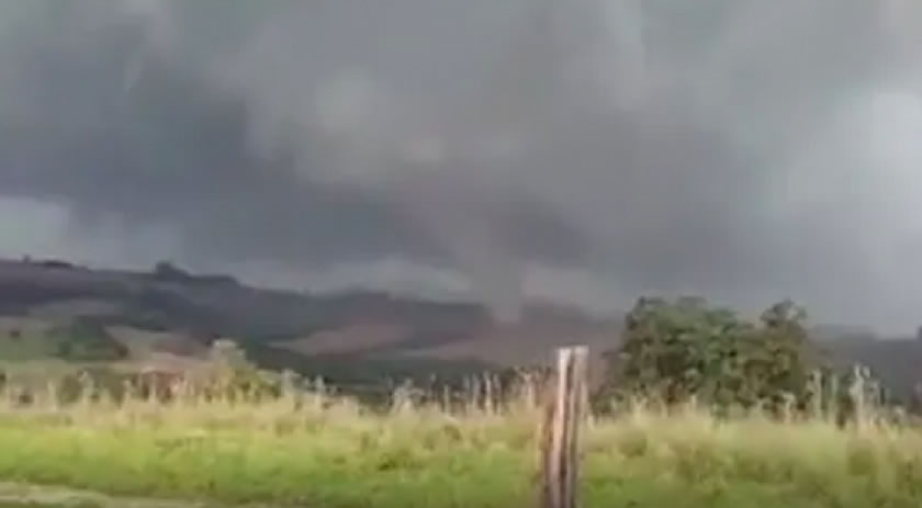 Tornado atinge o norte do Paraná e causa estragos na zona rural