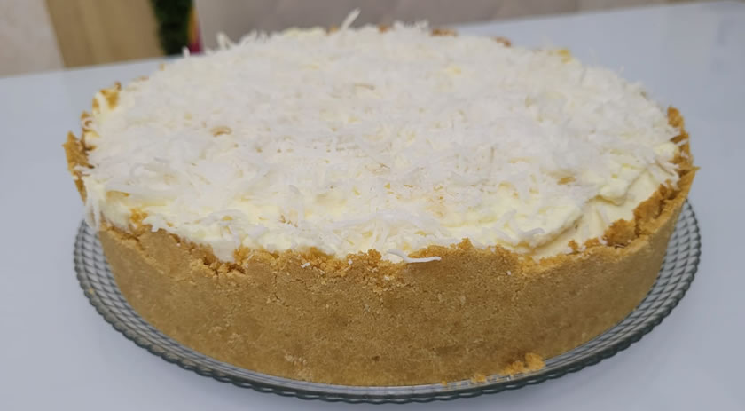 Dete ensina como fazer torta de abacaxi com coco