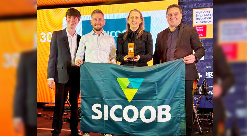 Sicoob São Miguel recebe prêmio da GPTW 2024