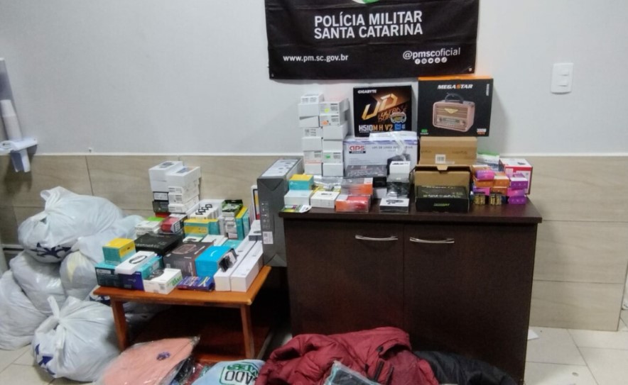 PM Apreende cerca de R$ 40 mil em mercadorias de descaminho no Oeste de SC