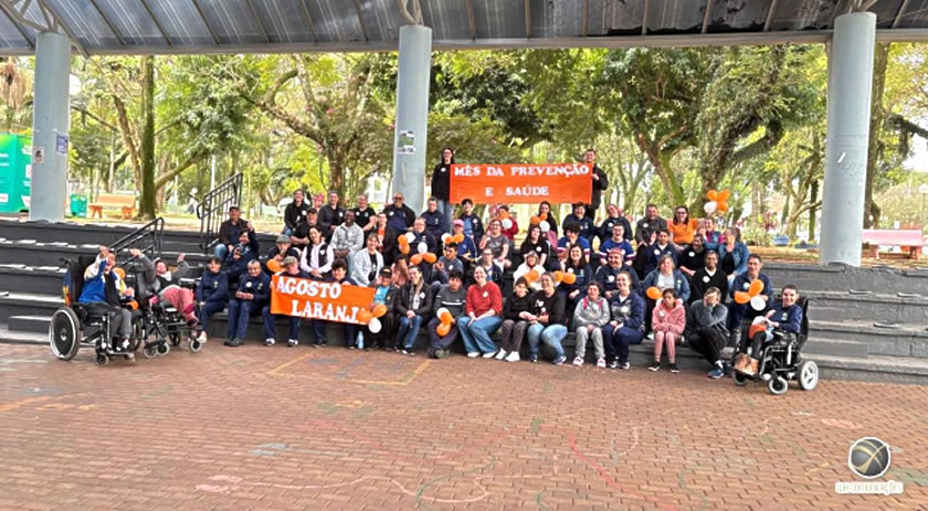 APAE realiza caminhada alusiva ao Agosto Laranja
