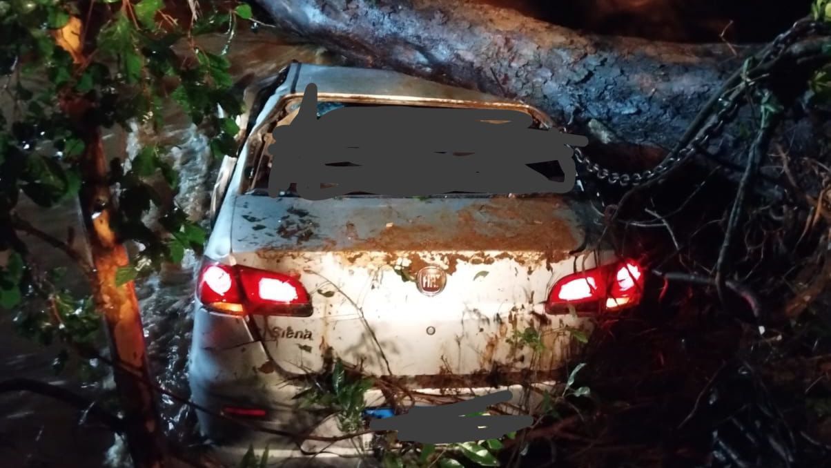 Motorista morre após veículo ser arrastado por enxurrada em Cunha Porã