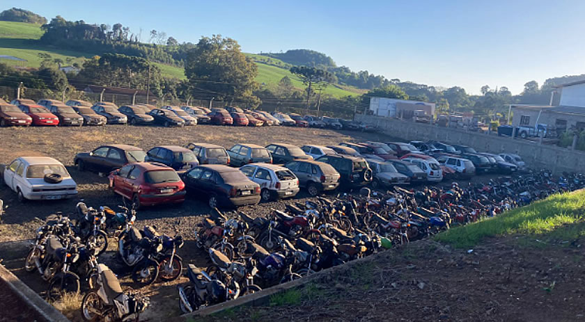 Carros e motos apreendidos vão a leilão; veja quando