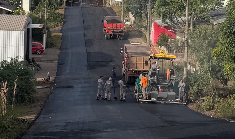Bairro Andreatta recebe investimento de R$ 750 mil em pavimentação