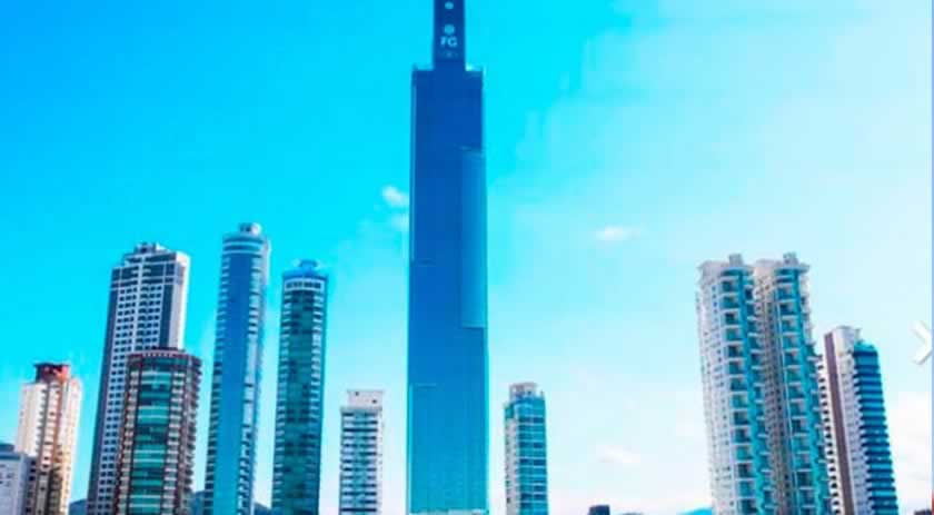 Prédio mais alto do Brasil é finalizado em Balneário Camboriú
