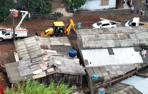 Só pensava em me proteger, moradores relatam terror após temporal
