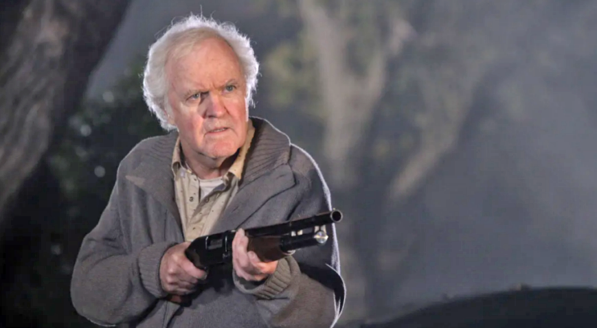 Ator de Hollywood é morto a facadas aos 81 anos; enteado é acusado de homicídio